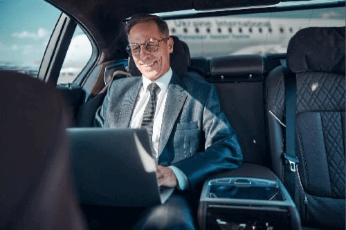 Hiring a Chauffeur Service vs Taxi Cabs, Uber, Lyft & Others 4 Gateway Limousine & Black Car Service: St. Louis Airport’s Premier Transportation Partner