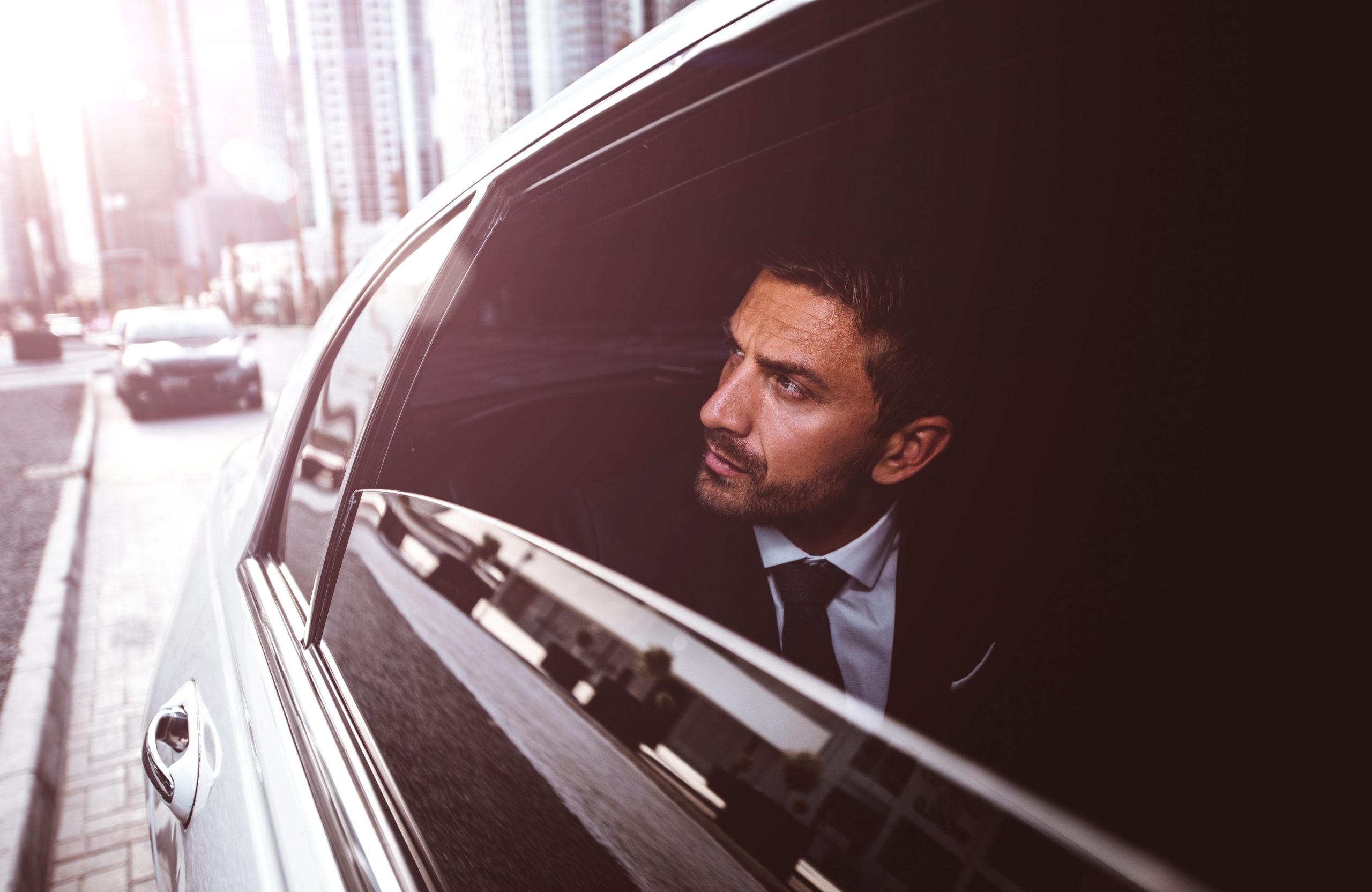 Hiring a chauffeur service vs taxi cabs, Uber, Lyft and other ride sharing services, chauffeur vs Uber, taxi vs Lyft